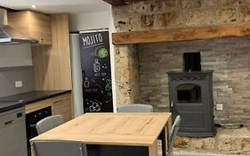 Maison individuelle à Chanac 2 Chambres 1 canapé lit Wifi Gratuit